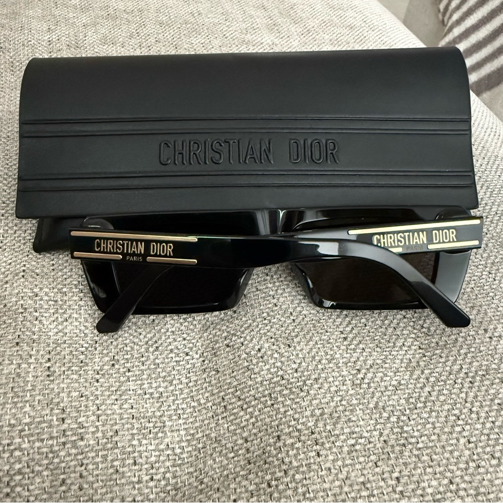 Dior Signature S6u Sunglasses in Shiny Black - Picture 2 of 12
